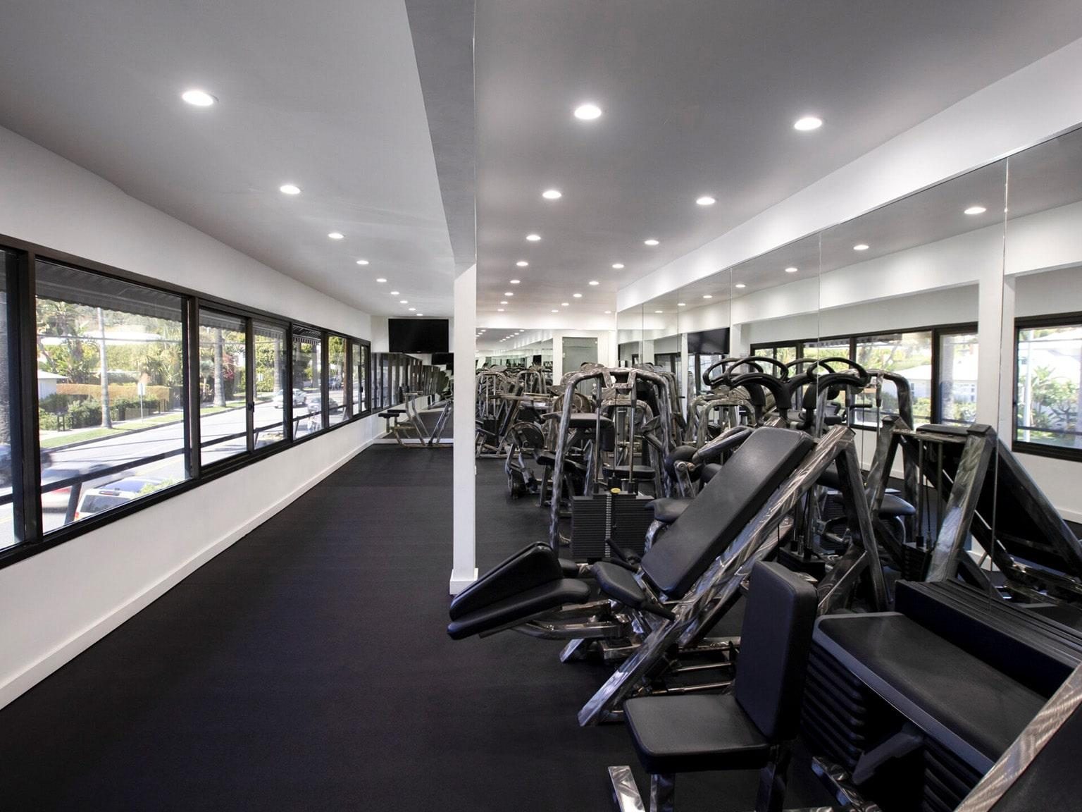 luxury-private-fitness-gym-fedele-de-santis-1536x1152-balcony