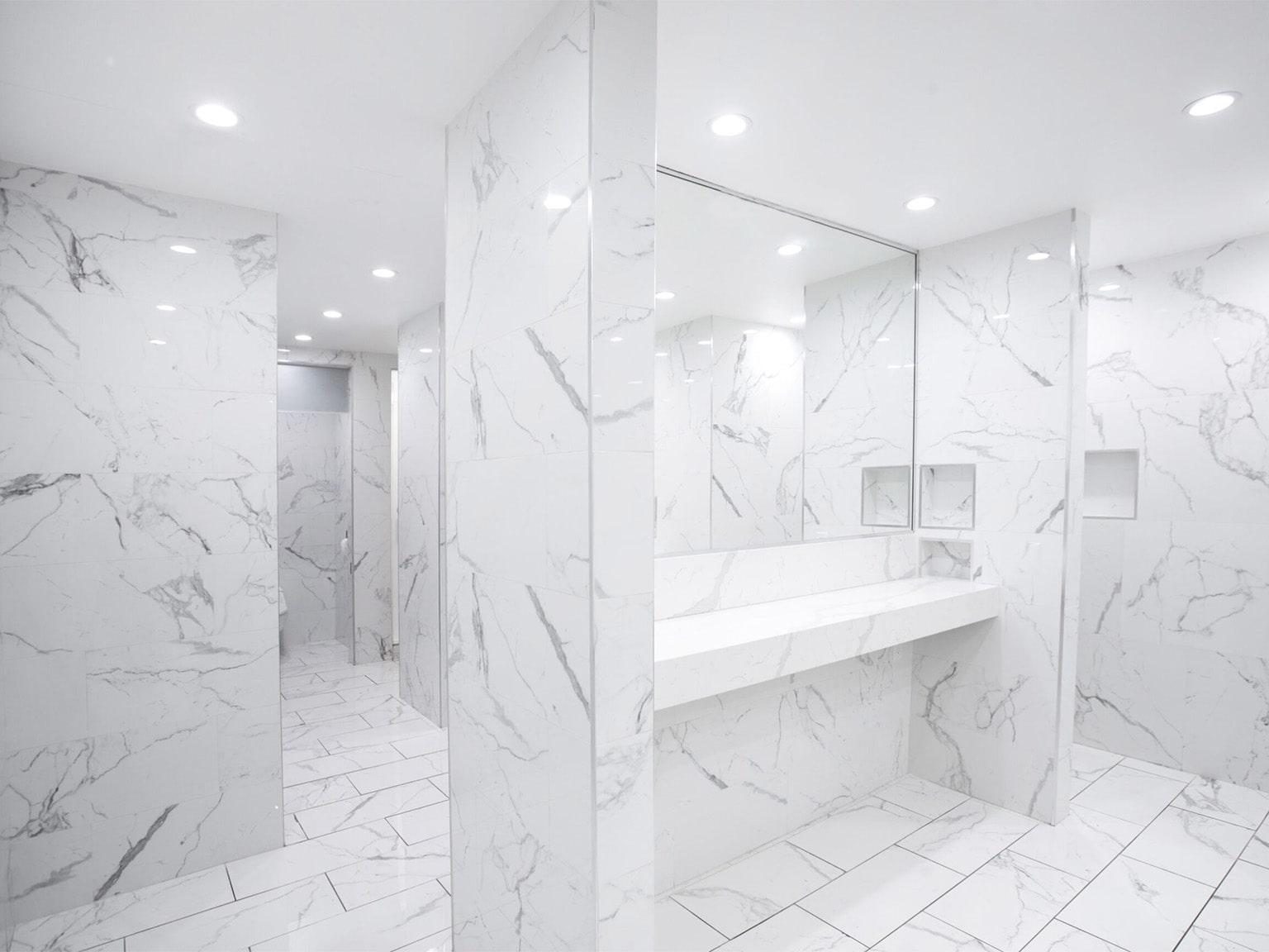 luxury-private-fitness-gym-fedele-de-santis-bathroom1536x1152-min